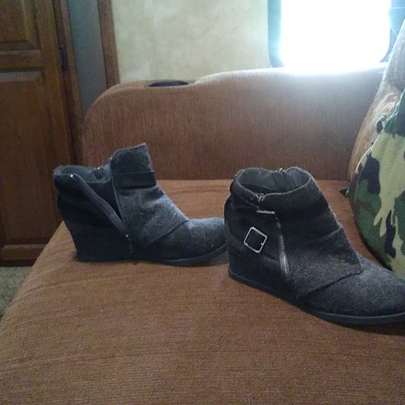 Shoes - Picture 3 of 3